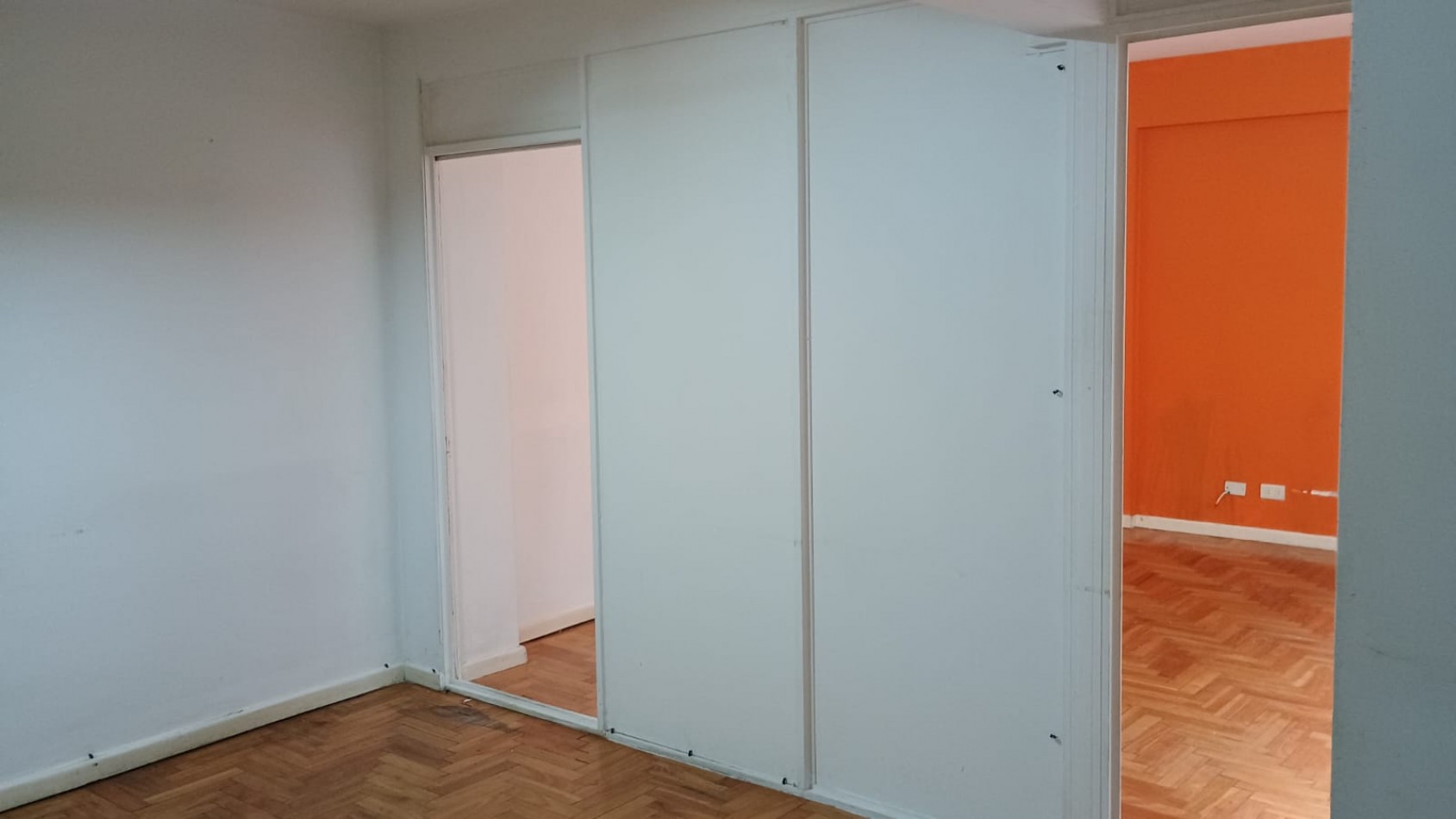 Oportunidad apto credito  Oficina / vivienda 64 m2 divisible 2 baños usd 70.000