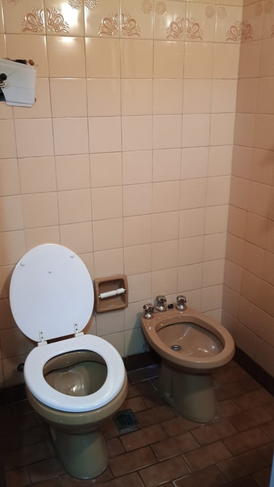 Oportunidad apto credito  Oficina / vivienda 64 m2 divisible 2 baños usd 70.000