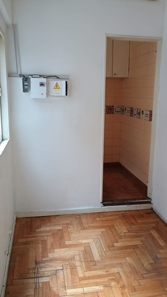 Oportunidad apto credito  Oficina / vivienda 64 m2 divisible 2 baños usd 70.000