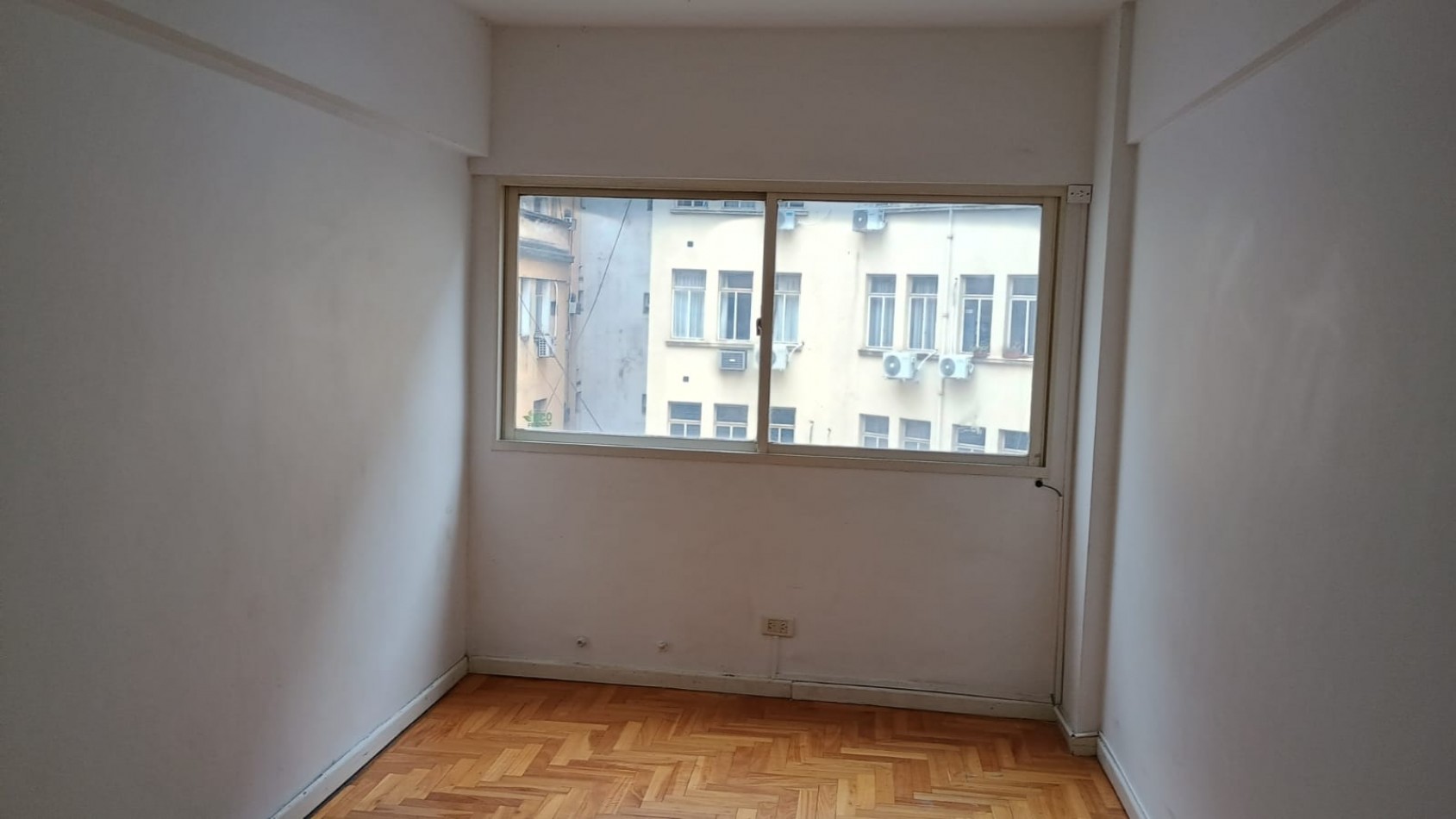 Oportunidad apto credito  Oficina / vivienda 64 m2 divisible 2 baños usd 70.000