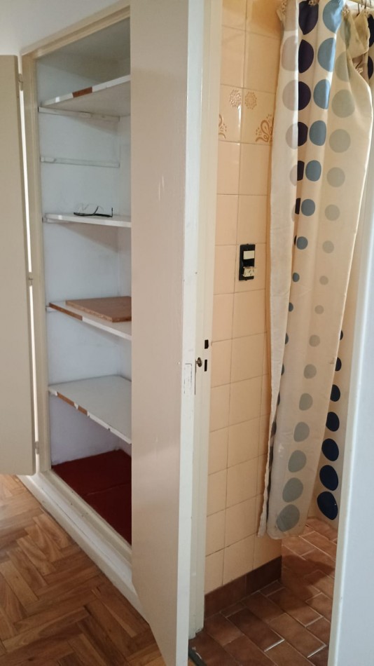 Oportunidad apto credito  Oficina / vivienda 64 m2 divisible 2 baños usd 70.000