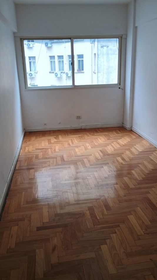 Oportunidad apto credito  Oficina / vivienda 64 m2 divisible 2 baños usd 70.000