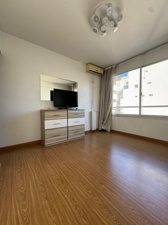 Recoleta / Barrio Norte Departamento 3 Ambientes 108 m2 Balcon, Muy Luminoso y Cochera fija