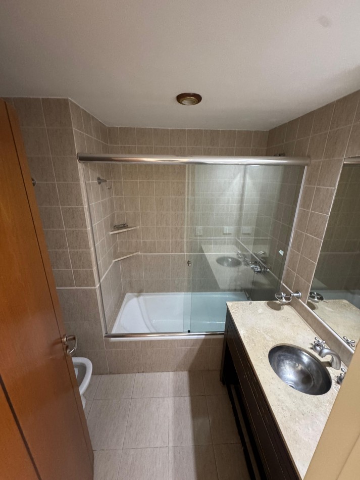 Recoleta / Barrio Norte Departamento 3 Ambientes 108 m2 Balcon, Muy Luminoso y Cochera fija