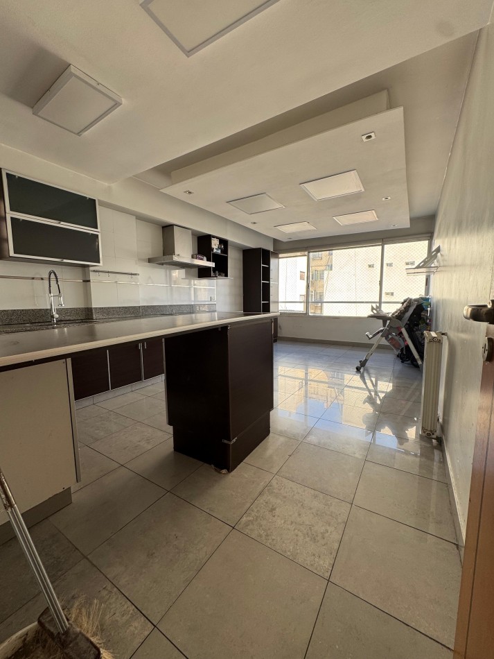 Recoleta / Barrio Norte Departamento 3 Ambientes 108 m2 Balcon, Muy Luminoso y Cochera fija