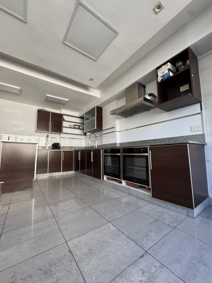 Recoleta / Barrio Norte Departamento 3 Ambientes 108 m2 Balcon, Muy Luminoso y Cochera fija