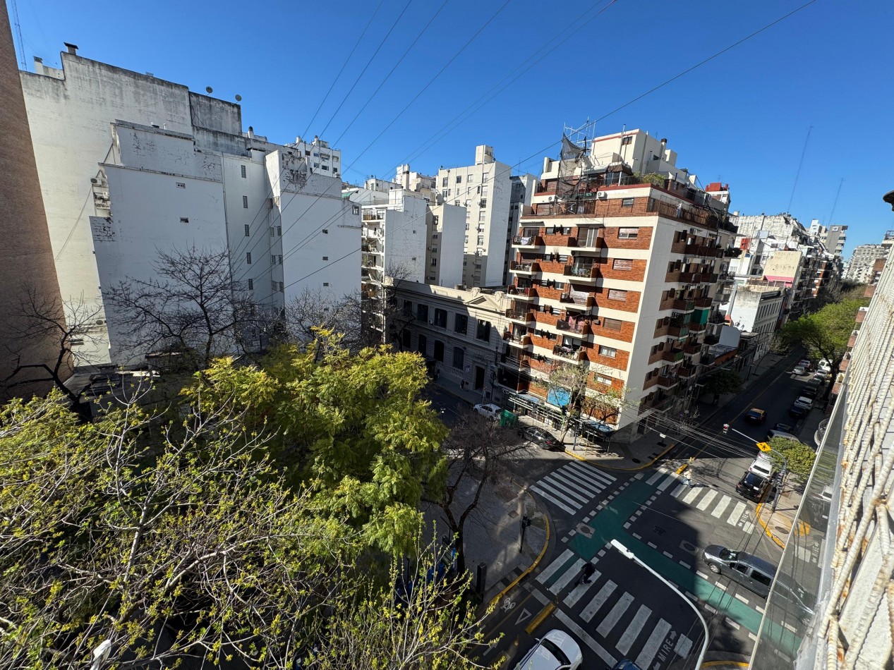 Recoleta / Barrio Norte Departamento 3 Ambientes 108 m2 Balcon, Muy Luminoso y Cochera fija