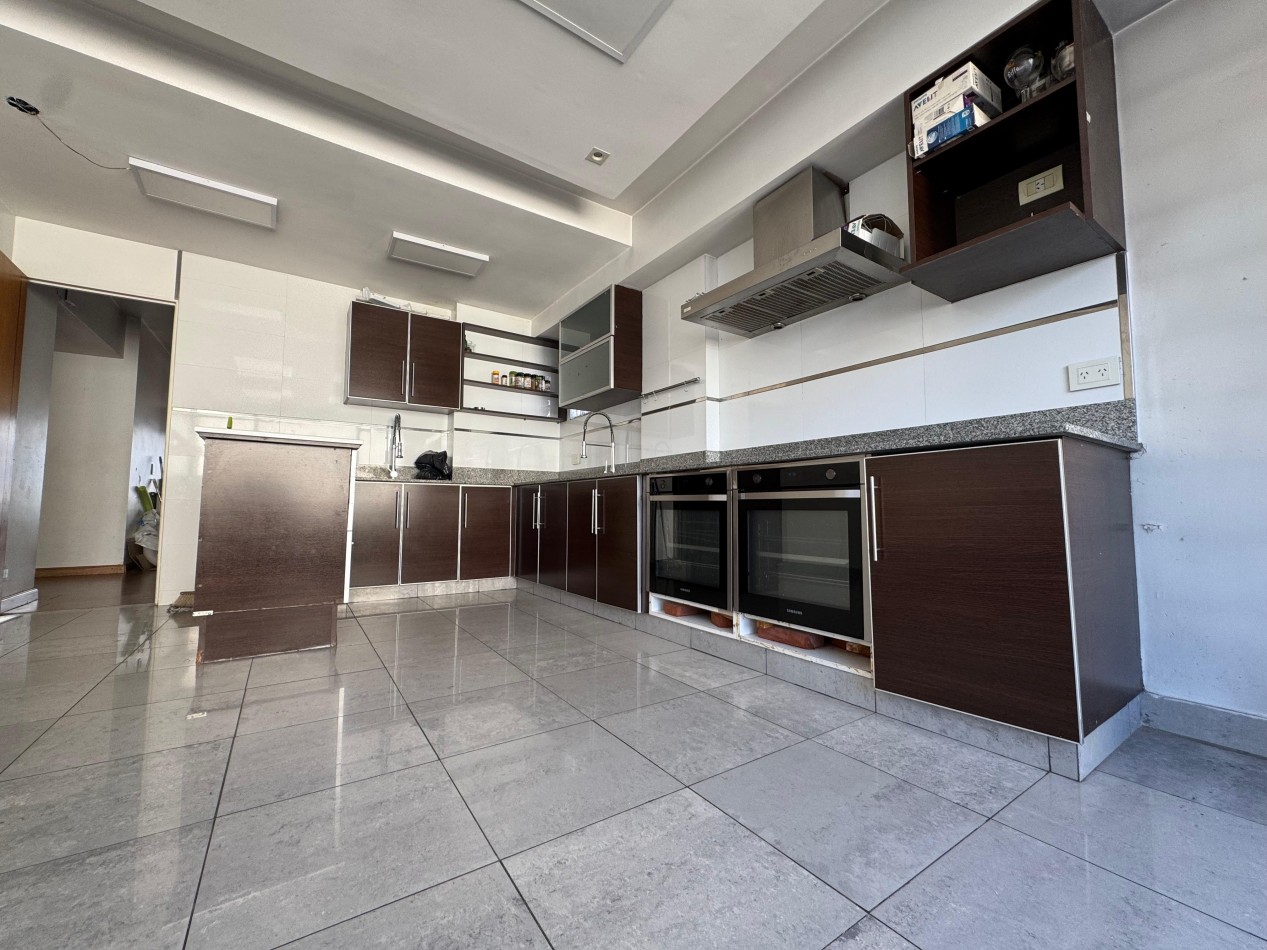 Recoleta / Barrio Norte Departamento 3 Ambientes 108 m2 Balcon, Muy Luminoso y Cochera fija