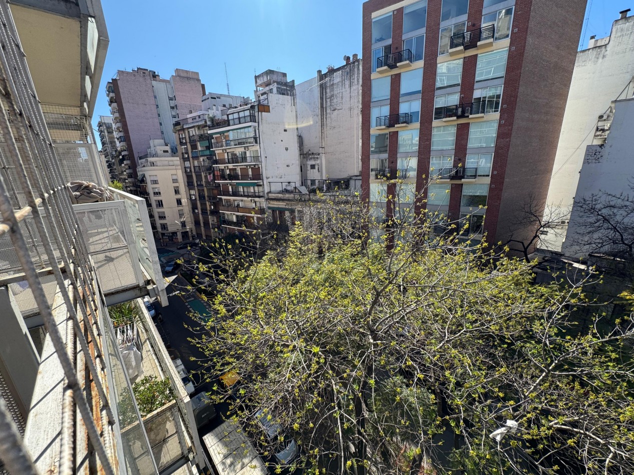 Recoleta / Barrio Norte Departamento 3 Ambientes 108 m2 Balcon, Muy Luminoso y Cochera fija