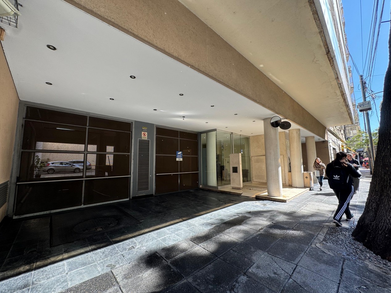 Recoleta / Barrio Norte Departamento 3 Ambientes 108 m2 Balcon, Muy Luminoso y Cochera fija