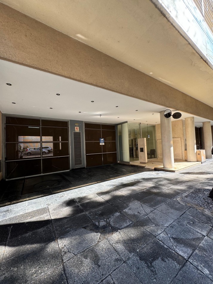 Recoleta / Barrio Norte Departamento 3 Ambientes 108 m2 Balcon, Muy Luminoso y Cochera fija