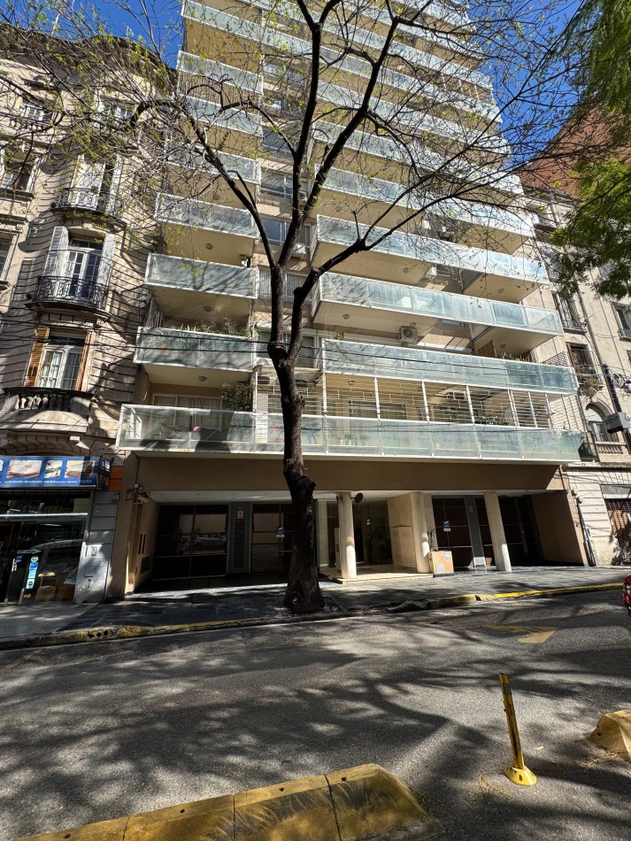 Recoleta / Barrio Norte Departamento 3 Ambientes 108 m2 Balcon, Muy Luminoso y Cochera fija