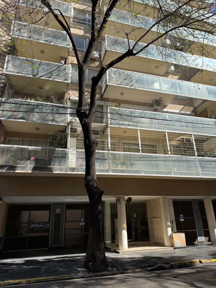 Recoleta / Barrio Norte Departamento 3 Ambientes 108 m2 Balcon, Muy Luminoso y Cochera fija