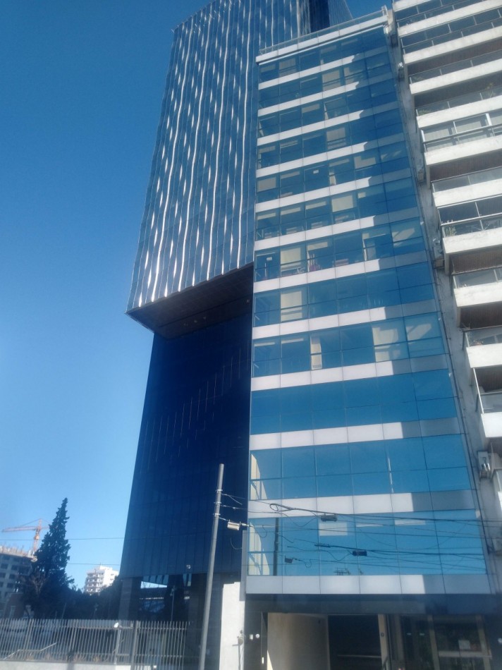 Nuñez Alquiler Oficina planta libre edificio corporativo vista al rio 212m2 C/ 2 cocheras vigilancia 24hs