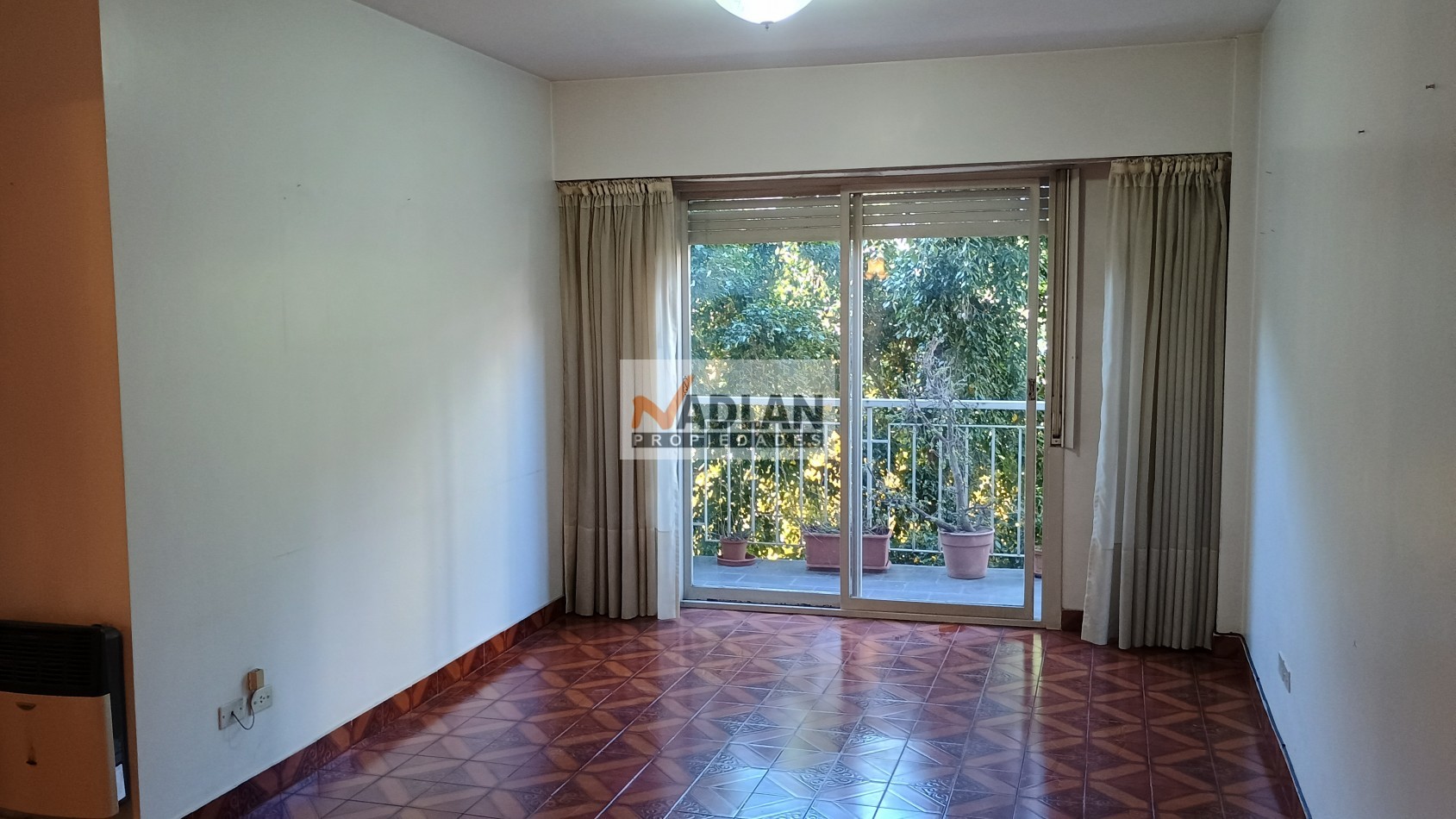 Barrio Norte facultades Venta departamento 3 ambientes semipiso al frente con balcon - Apto credito bancario 