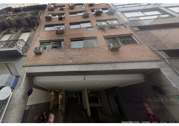 Oportunidad apto credito  Oficina / vivienda 64 m2 divisible 2 baños usd 70.000